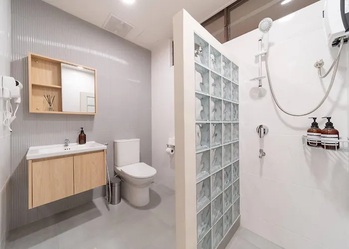 Thonglor|spacious 4br4ba, Fast-wifi, Netflix, Shop